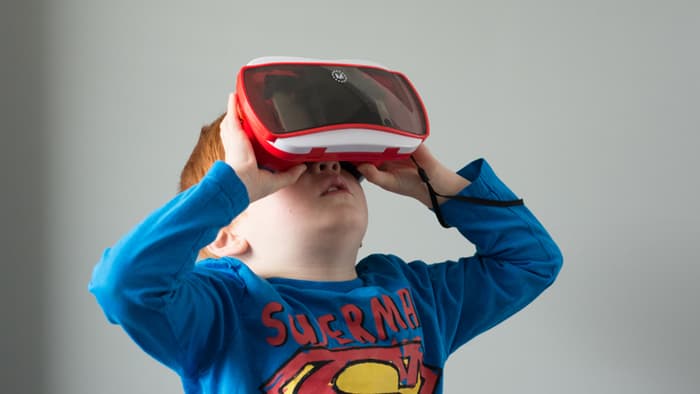 Dossier medecine traitements realite virtuelle vr casque parkinson alzheimer paralysies phobies mentaux