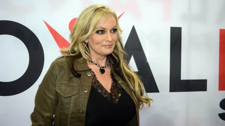 Stormy Daniels : une meilleure actrice porno VR au cœur des controverses